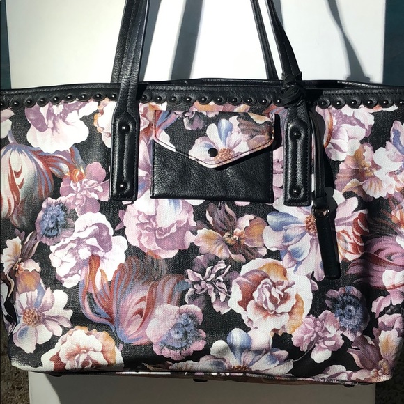 Isabella Fiore Handbags - 🌺Authentic Isabella Fiore Floral Large Handbag